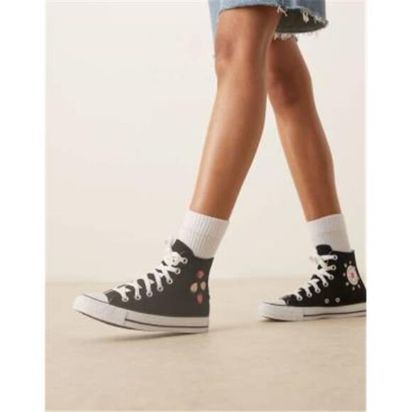 Converse Chuck Taylor All Star Hi trainers in black with embroidered strawberrie - Picture 5 of 5